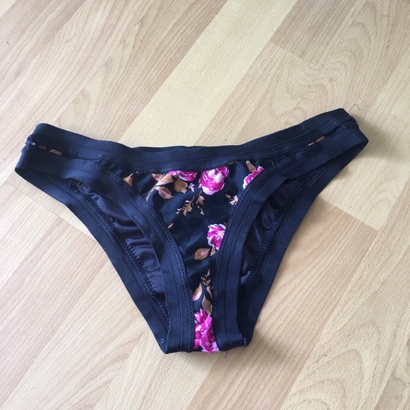 Volcom bikini bottoms - Picture 2 of 3